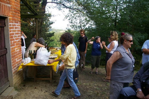 CONVEGNO di PRESENTAZIONE della Proposta di Dichiarazione di Interesse pubblico del Paesaggio Astigiano  (Cortiglione - Domenica 1 Luglio 2007) - Adriana Marchetti