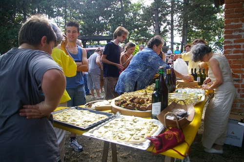 CONVEGNO di PRESENTAZIONE della Proposta di Dichiarazione di Interesse pubblico del Paesaggio Astigiano  (Cortiglione - Domenica 1 Luglio 2007) - Buffet dopo il Convegno