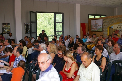 CONVEGNO di PRESENTAZIONE della Proposta di Dichiarazione di Interesse pubblico del Paesaggio Astigiano  (Cortiglione - Domenica 1 Luglio 2007) - Pubblico presente in sala