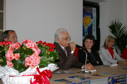 Convegno  "I fiori nella alimentazione: una opportunità per valorizzare il territorio astigiano",  Isola d Asti,  22 aprile 2007 - Prof. Giorgio Calabrese.