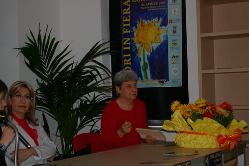 Convegno  "I fiori nella alimentazione: una opportunità per valorizzare il territorio astigiano",  Isola d Asti,  22 aprile 2007 - Prof.ssa Laurana Lajolo.