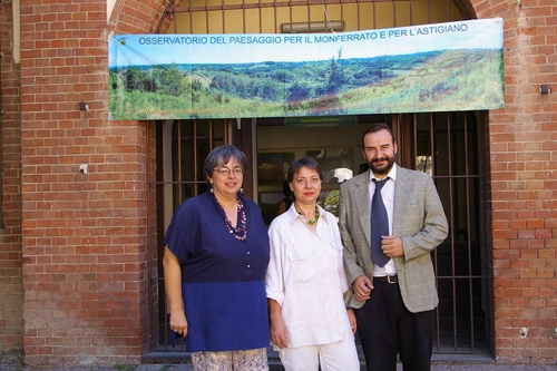 FOTO DELL'INUGURAZIONE NUOVA SEDE OSSERVATORIO del paesaggio presso l'ex-Stazione Ferroviaria di Chiusano d'Asti - Marisa Varvello, Paola Grassi e Marisa Varvello.