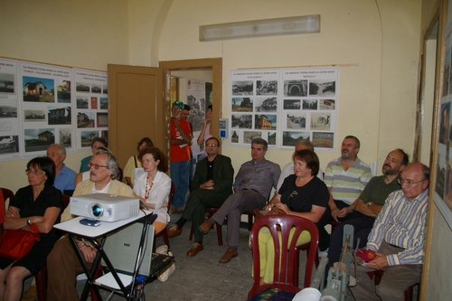 FOTO DELL'INUGURAZIONE NUOVA SEDE OSSERVATORIO del paesaggio presso l'ex-Stazione Ferroviaria di Chiusano d'Asti  - Pubblico presente all'Inaugurazione.