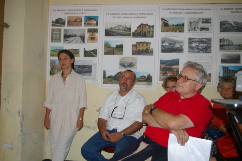 FOTO DELL'INUGURAZIONE NUOVA SEDE OSSERVATORIO del paesaggio presso l'ex-Stazione Ferroviaria di Chiusano d'Asti - Paola Grassi, Pino Aliardi e Dario Rei.