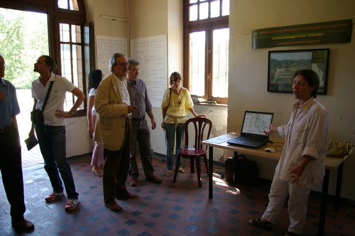 FOTO DELL'INUGURAZIONE NUOVA SEDE OSSERVATORIO del paesaggio presso l'ex-Stazione Ferroviaria di Chiusano d'Asti - Paola Grassi e Fabrizio Gagliardi.