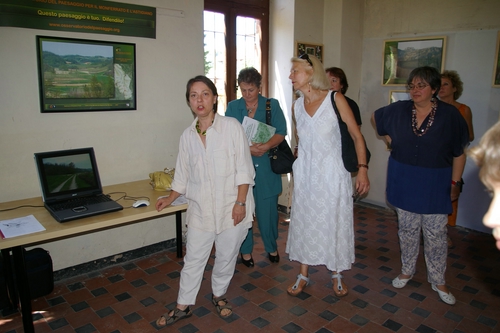 FOTO DELL'INUGURAZIONE NUOVA SEDE OSSERVATORIO del paesaggio presso l'ex-Stazione Ferroviaria di Chiusano d'Asti - Paola Grassi e Marisa Varvello.