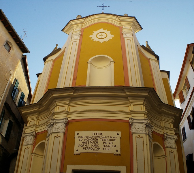 Veduta della facciata della Chiesa parrocchiale di San Biagio della Cima.