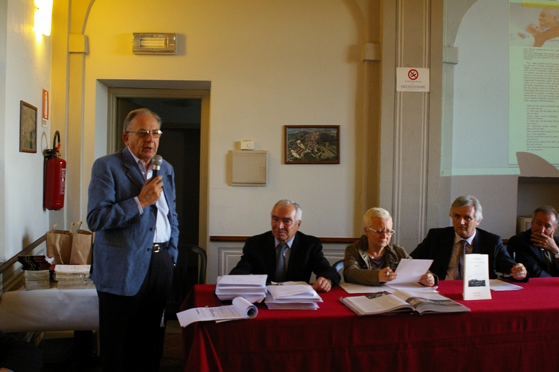 Presentazione da parte del Prof. Aldo Gamba (Docente di lettere, Giornalista e Scrittore) dei capitoli:"Letteratura delle antiche tradizioni" e "Il Monferrato nell unità  d Italia".