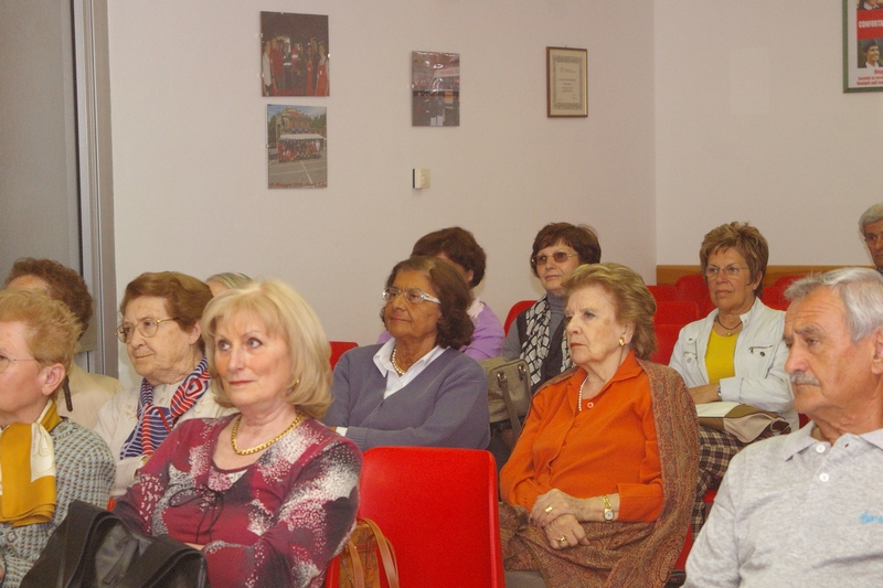 Pubblico presente in sala alla Conferenza del Prof. Marco Devecchi (Foto di Giancarlo Scarrone).
