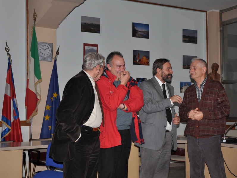 Momento di riflessione sui temi della gestione e salvaguardia del paesaggio con particolare riferimento al contesto dell'Anfiteatro morenico di Ivrea, da parte di Marco Devecchi (Università di Torino), Diego Corradin (Presidente dell'Osservatorio del Paesaggio dell'Anfiteatro Morenico di Ivrea) e di Ernesto Zambotti (Consigliere comunale di Mazzè [Foto di Marco Servalli].