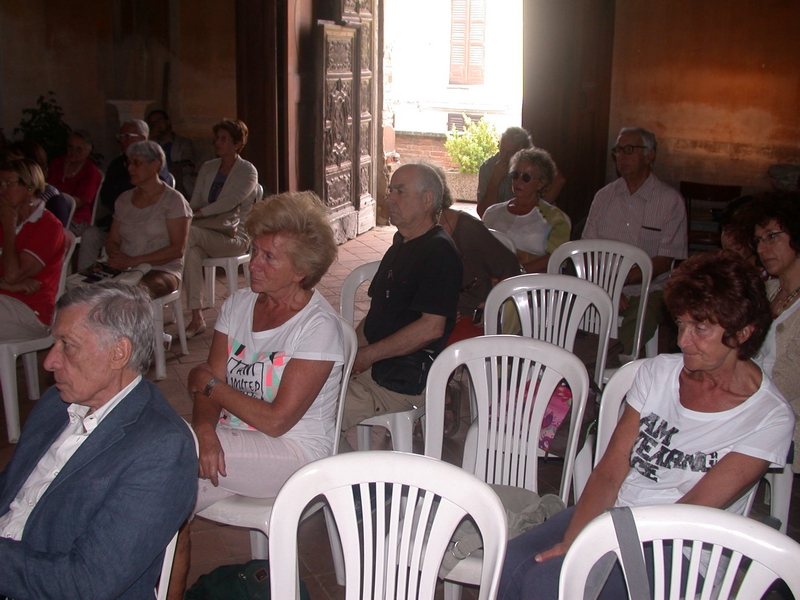  Veduta del pubblico presente al Convegno all interno della Chiesa dell Annunziata a Castagnole Monferrato.