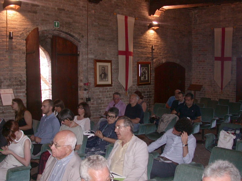 Veduta dell attento ed interessato pubblico presente in sala [Foto di Andrea Devecchi].