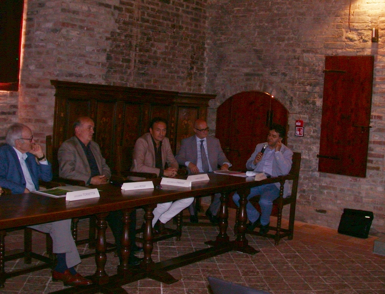 Relazione del Dott. Roberto Cerrato, Direttore dell Associazione per il Patrimonio dei paesaggi vitivinicoli di Langhe-Roero e Monferrato [Foto di Andrea Devecchi].