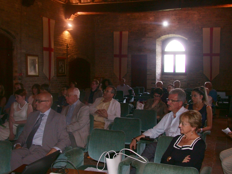 Veduta dell attento ed interessato pubblico presente in sala. [Foto di Andrea Devecchi].