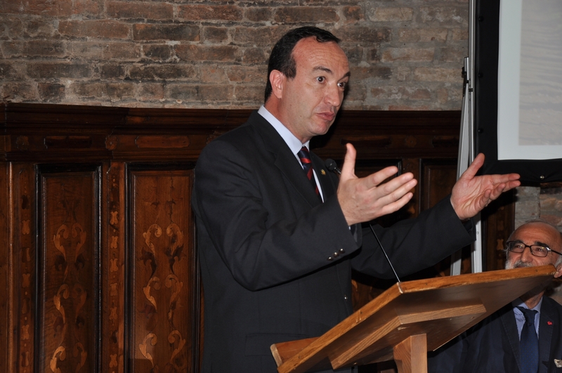 Intervento del Prof. G. Fide (Università di Mendoza), Presidente della Strada del vino di Mendoza [Foto di Franco Olivero].