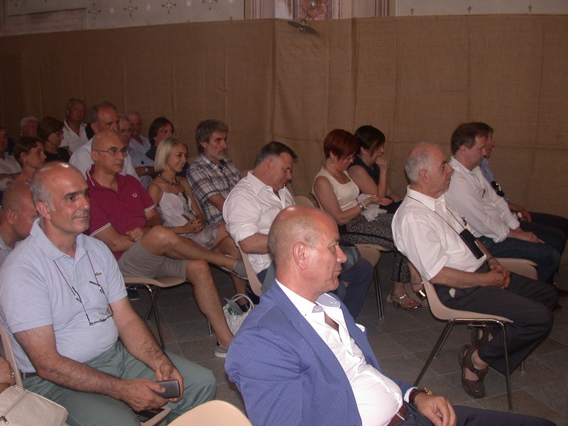 Veduta del folto ed interessato pubblico presente all incontro di studio e Tavola rotonda su "Sostenibilità ambientale e best practice delle aziende vitivinicole e dei vignaioli".