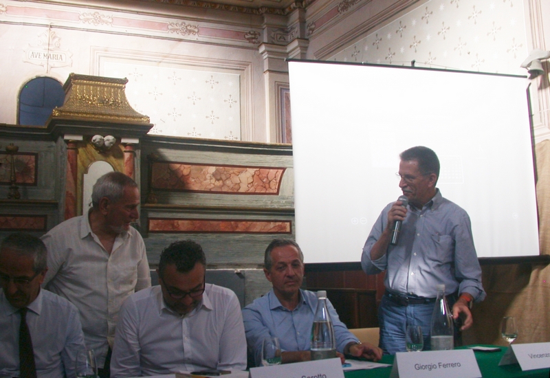 Lectio magistralis del Prof. Vincenzo Gerbi, Docente del DISAFA Dipartimento di Scienze agrarie, forestali e alimentari dell Università di Torino e Professore Ordinario di enologia del Corso di Laurea magistrale interateneo in "Scienze viticole ed enologiche" [Foto di Vittorio Fiore].