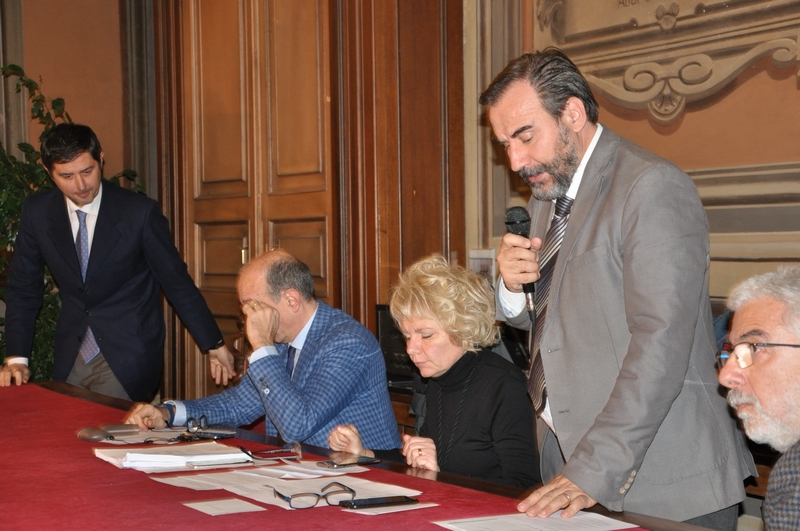 Conduzione dei lavori del Convegno da parte del Prof. Marco Devecchi, Presidente dell Osservatorio del paesaggio per il Monferrato e l Astigiano [Foto di Francesco Leone Devecchi].