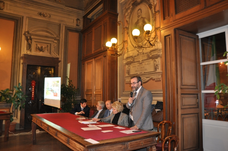 Conduzione dei lavori del Convegno da parte del Prof. Marco Devecchi, Presidente dell Osservatorio del paesaggio per il Monferrato e l Astigiano [Foto di Francesco Leone Devecchi].