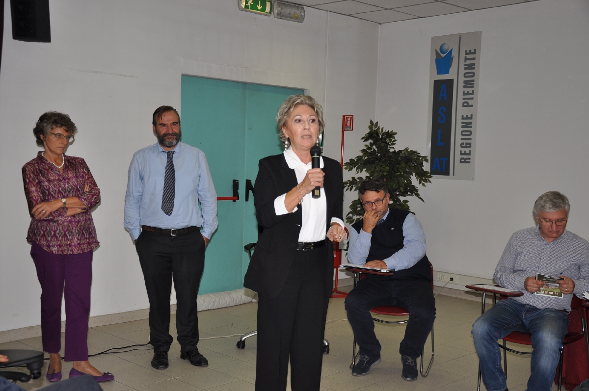 Riflessioni conclusive sui temi emersi nel corso del Convegno da parte della Dott.ssa Emma Maria Zelaschi (Direttore sanitario dell ASL di Asti) [Foto di Mirella Zitti].