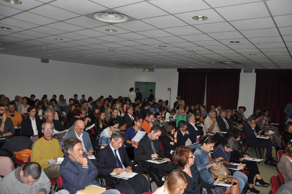 Veduta del folto ed attento pubblico presente in sala al Convegno Giardino della salute: il verde che cura.