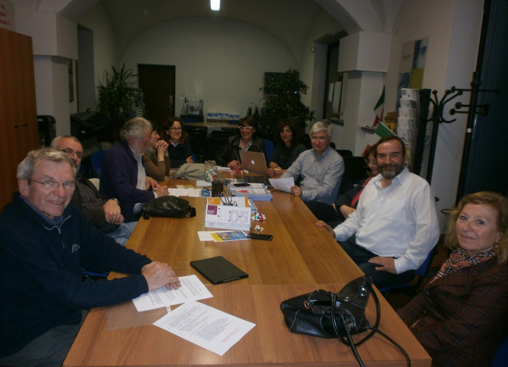 Momento di discussione presso il Centro Servizi per il Volontariato con la partecipazione dei rappresentanti delle varie Associazioni ambientaliste astigiane per l organizzazione di un incontro pubblico con i Candidati Sindaco della Città di Asti sui temi della qualità dell ambiente e del paesaggio.