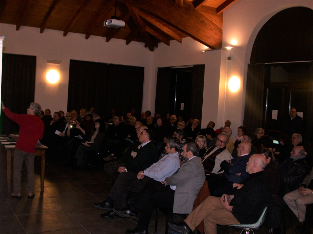 Veduta del folto ed interessato pubblico presente al Convegno [Foto di Massimo Badino].