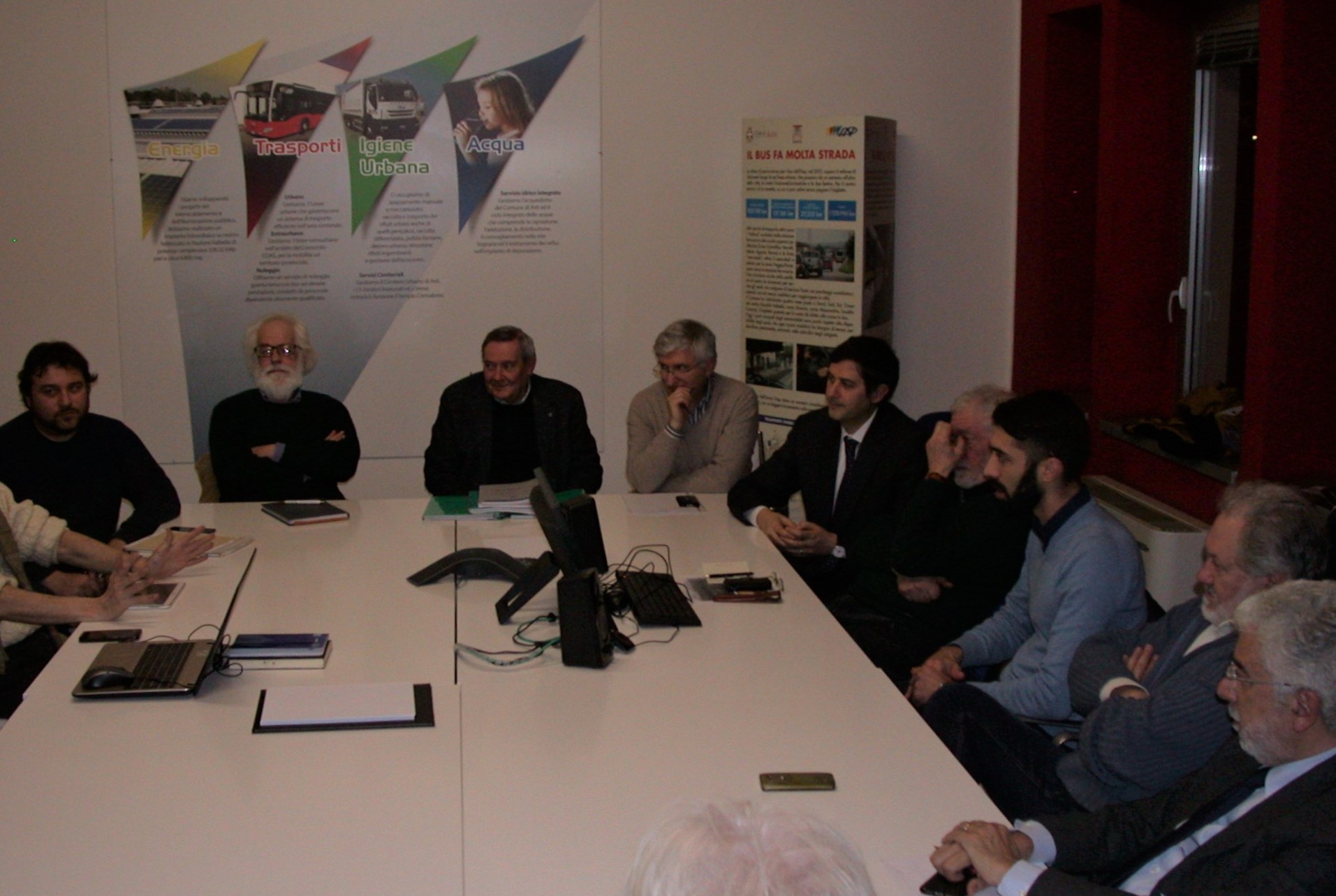 Lavori del Tavolo tecnico per la mobilità sostenibile. Da (sx in senso orario): Riccardo Palma, , Gianluigi Arrigotti, Roberto Negro, Angelo Porta, Giovanni Currado, Aldo Pavanello, Mirko Grieco, Giancarlo Dapavo e Domenico Catrambone [FOTO  di Erildo Ferro].