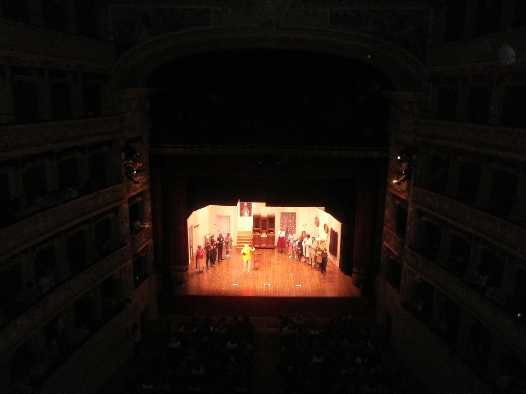 Rappresentazione teatrale "Arsenico e vecchi merletti" da parte della compagnia teatrale amatoriale "I Matt attori".