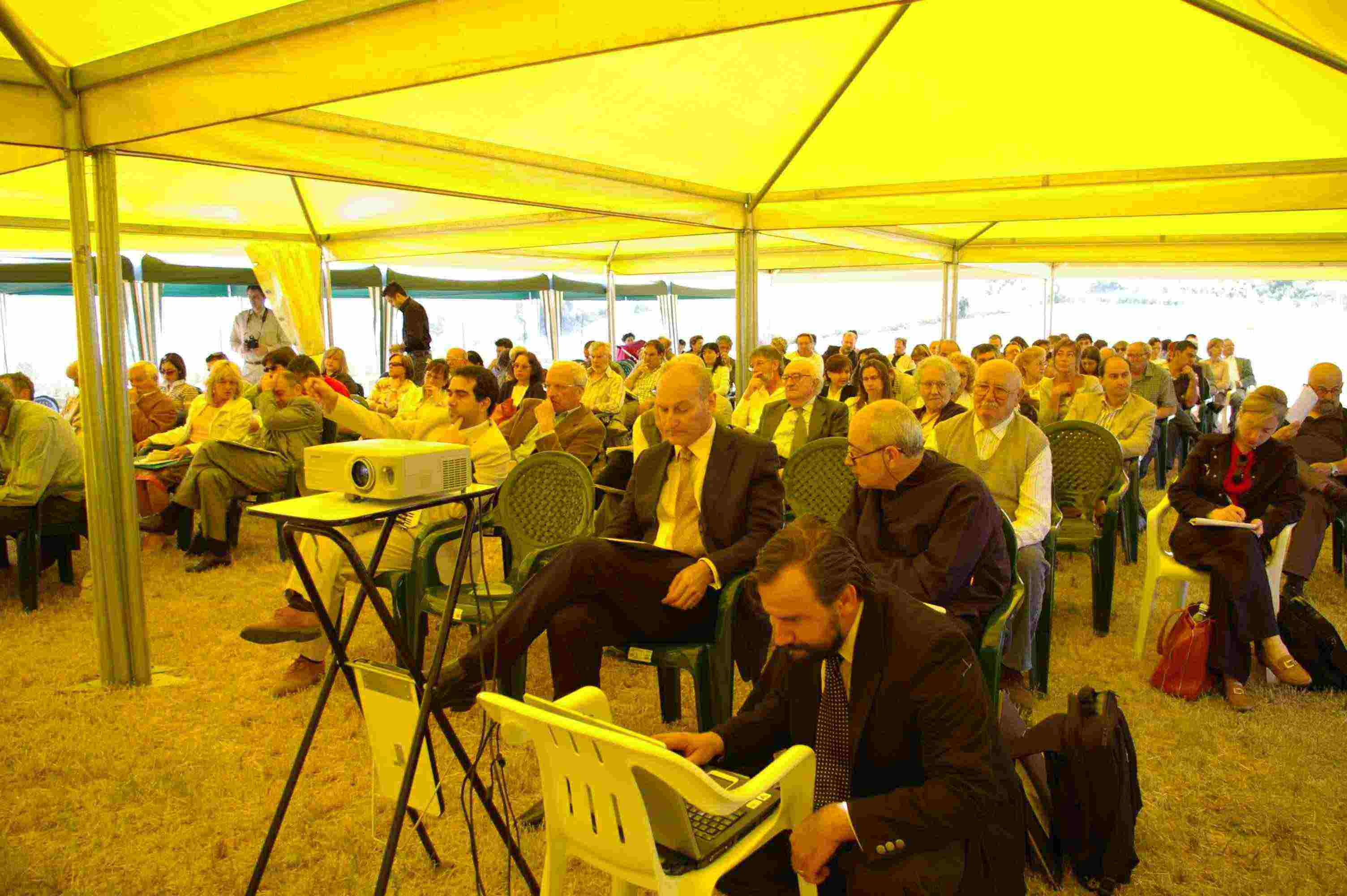 Veduta del pubblico partecipante al Convegno"TUTELARE IL PAESAGGIO, COSTRUIRE IL FUTURO" Villadeati - Sabato 10 giugno 2006 