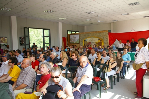 CONVEGNO di PRESENTAZIONE della Proposta di Dichiarazione di Interesse pubblico del Paesaggio Astigiano  (Cortiglione - Domenica 1 Luglio 2007) - Pubblico presente in sala