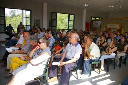 CONVEGNO di PRESENTAZIONE della Proposta di Dichiarazione di Interesse pubblico del Paesaggio Astigiano  (Cortiglione - Domenica 1 Luglio 2007) - Pubblico presente in sala.
