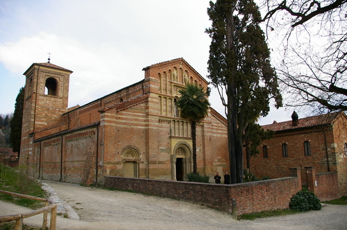 Veduta della Canonica maggiore di Santa Maria di Vezzolano.