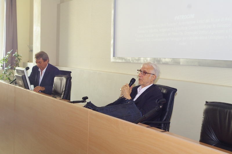 Relazione del Prof. Gian luigi Bravo (Università di Torino) su "Piccola proprietà coltivatrice ed immagine del contadino" (Foto di Matilde Picollo).