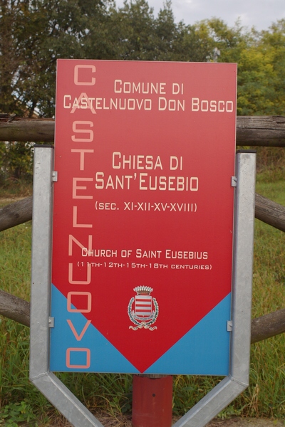 Cartello illustrativo della Chiesa romanica di Sant Eusebio di Castelnuovo Don Bosco.