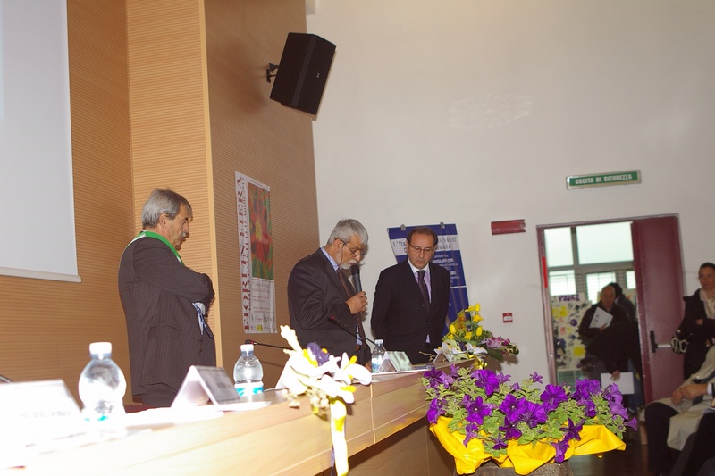 Premiazione del Concorso fioriture ad Isola d Asti da parte del Sindaco, Franco Cavagnino, e dell Assessore Sergio Baino  (Foto di Francesco Devecchi).