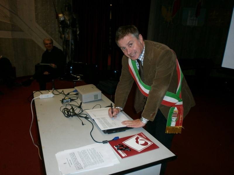 Sottoscrizione della Mozione per il mantenimento dell areale del Freisa nella Candidatura UNESCO da parte del Dott. Giorgio Musso, Sindaco di Castelnuovo Don Bosco.