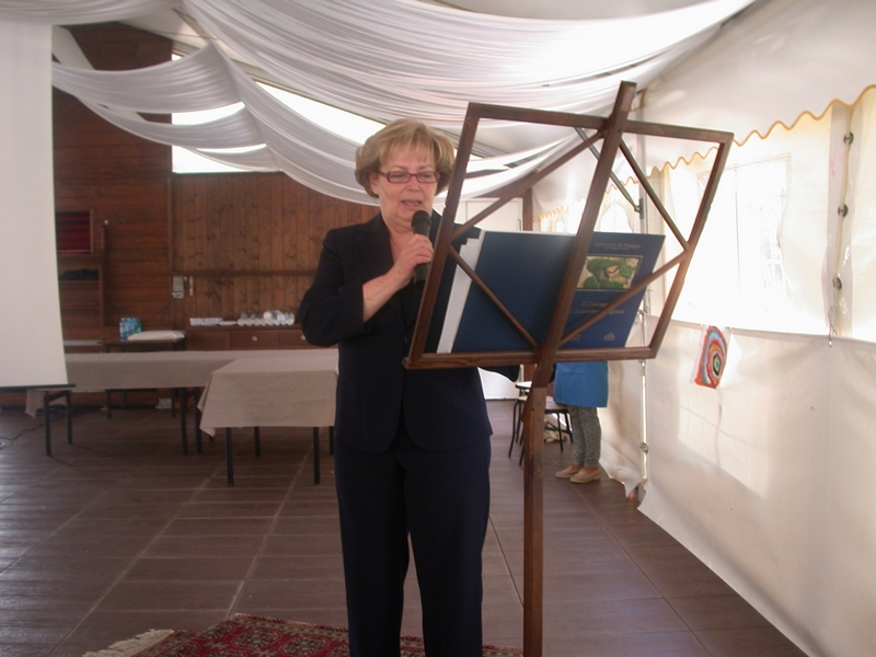 Introduzione da parte della Prof. Maria Vittoria Gatti, Presidente dell Associazione "I nostri tigli" [Foto di Francesco Leone Devecchi].