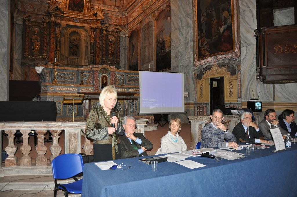Introduzione ai lavori da parte della Presidente Giovanna Beccuti (Tavolo tecnico - ASP di Asti Servizi Pubblici)  [Foto di Angelo Porta].