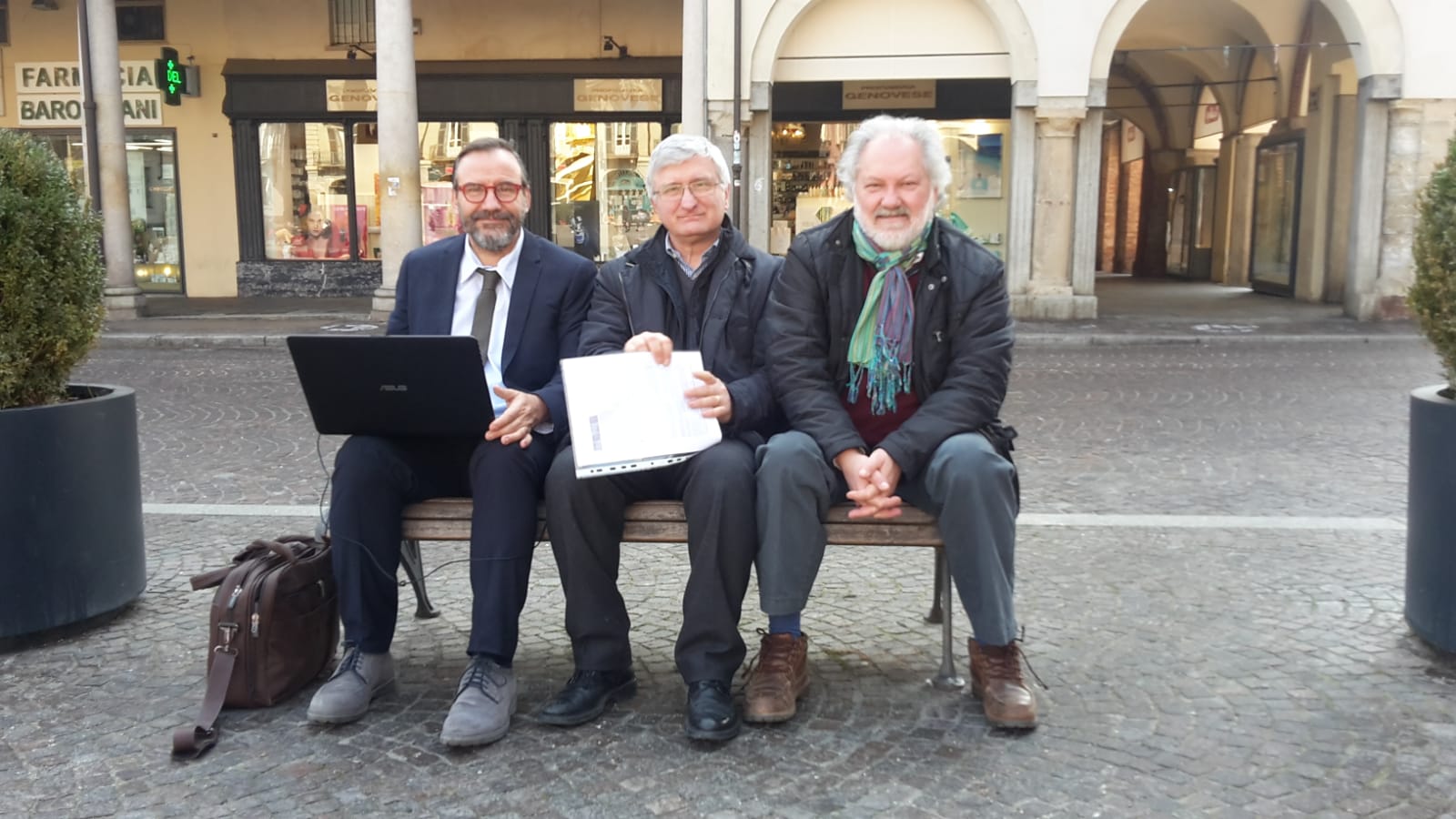 Foto ricordo dell incontro preparatorio del sopralluogo ai viali alberati della Città di Asti con Marco Devecchi, Angelo Porta e Giancarlo Dapavo.