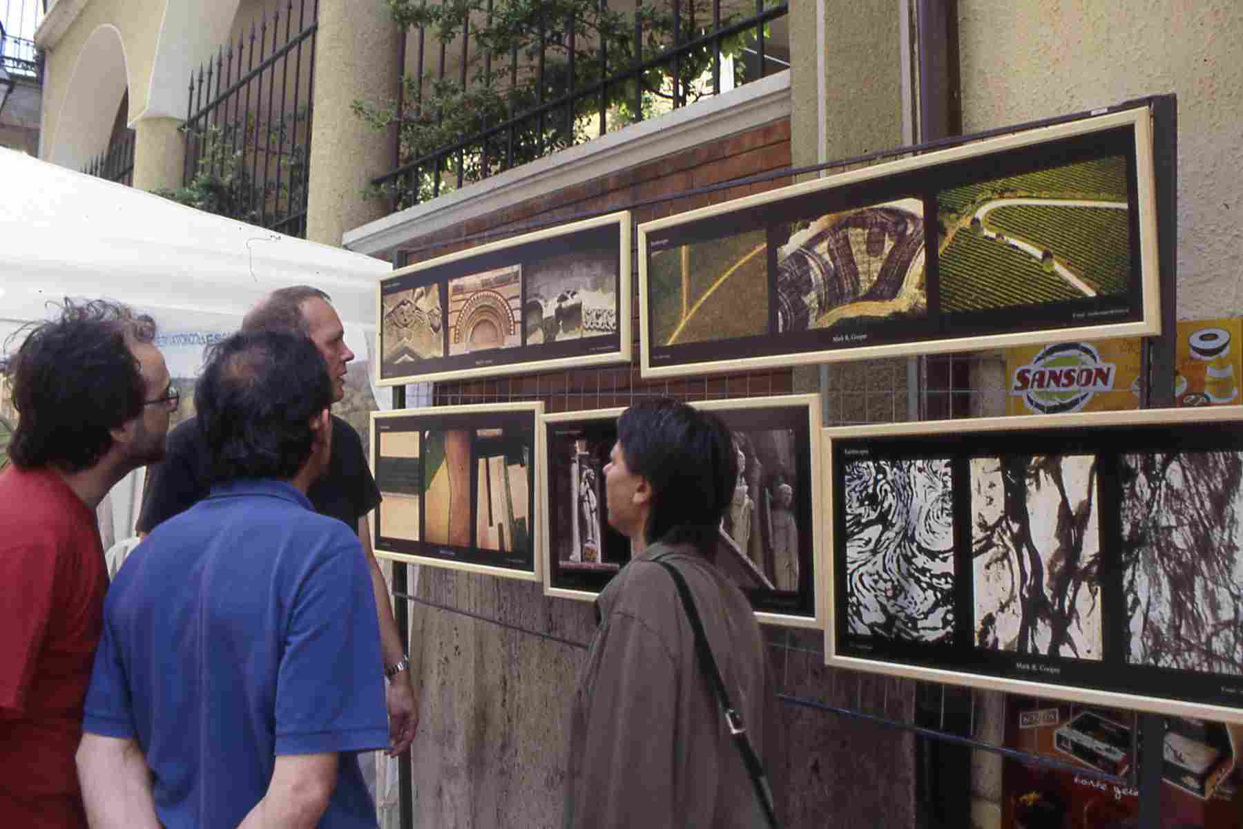 Esposizione delle Foto aeree dell'artista inglese Mark Cooper all'interno dello Stand dell'Osservatorio del Paesaggio.