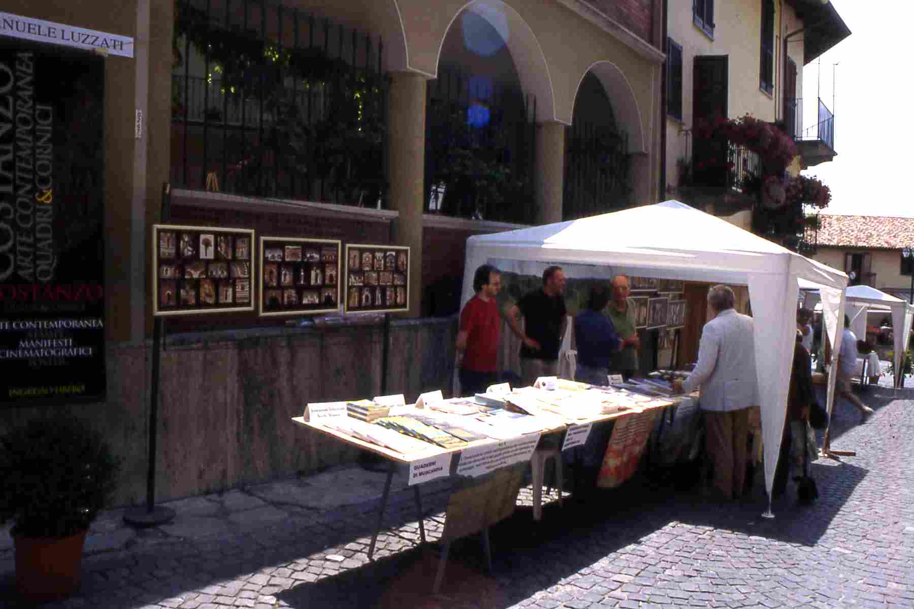 Veduta d'insieme dello Stand espositivo dell'Osservatorio del Paesaggio alla Rassegna della Piccola Editoria Piemontese a Cocconato (AT).