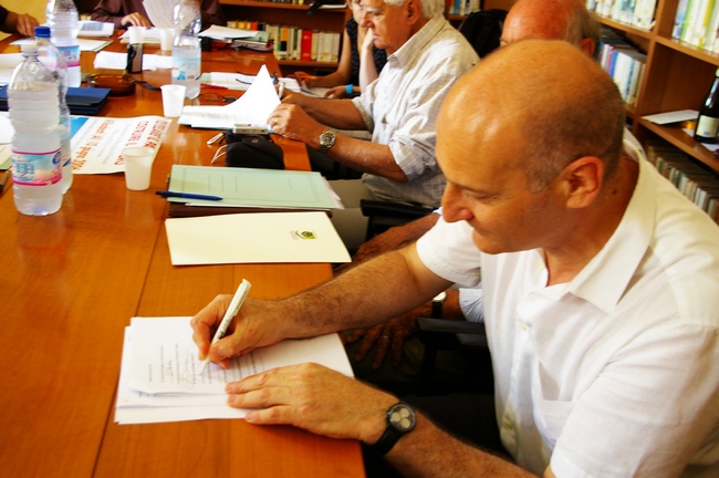  Firma del Protocollo d'intesa tra gli Osservatori regionali del paesaggio per la costituzione della Rete regionale da parte di Carlo Bidone dell'Osservatorio del Paesaggio Alessandrino.