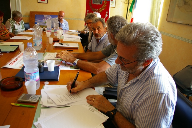  Firma del Protocollo d'intesa tra gli Osservatori regionali del paesaggio per la costituzione della Rete regionale da parte di Franco Bartocci dell'Osservatorio del Paesaggio di Langhe e Roero.